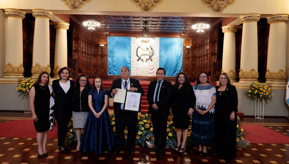 Mineduc reconoce a docentes destacados con el Galardón Magisterial Departamental Profesora María Chinchilla 2026