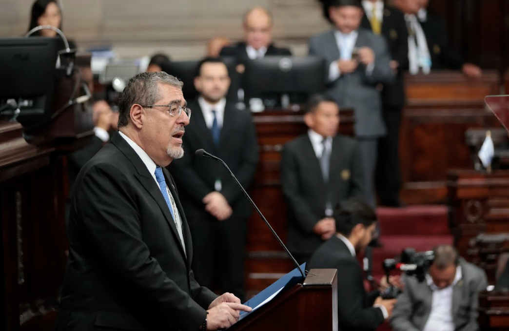 Presidente durante sesión solemne en el Congreso de la República. (Fotos: Noé Pérez y Analí Camey)