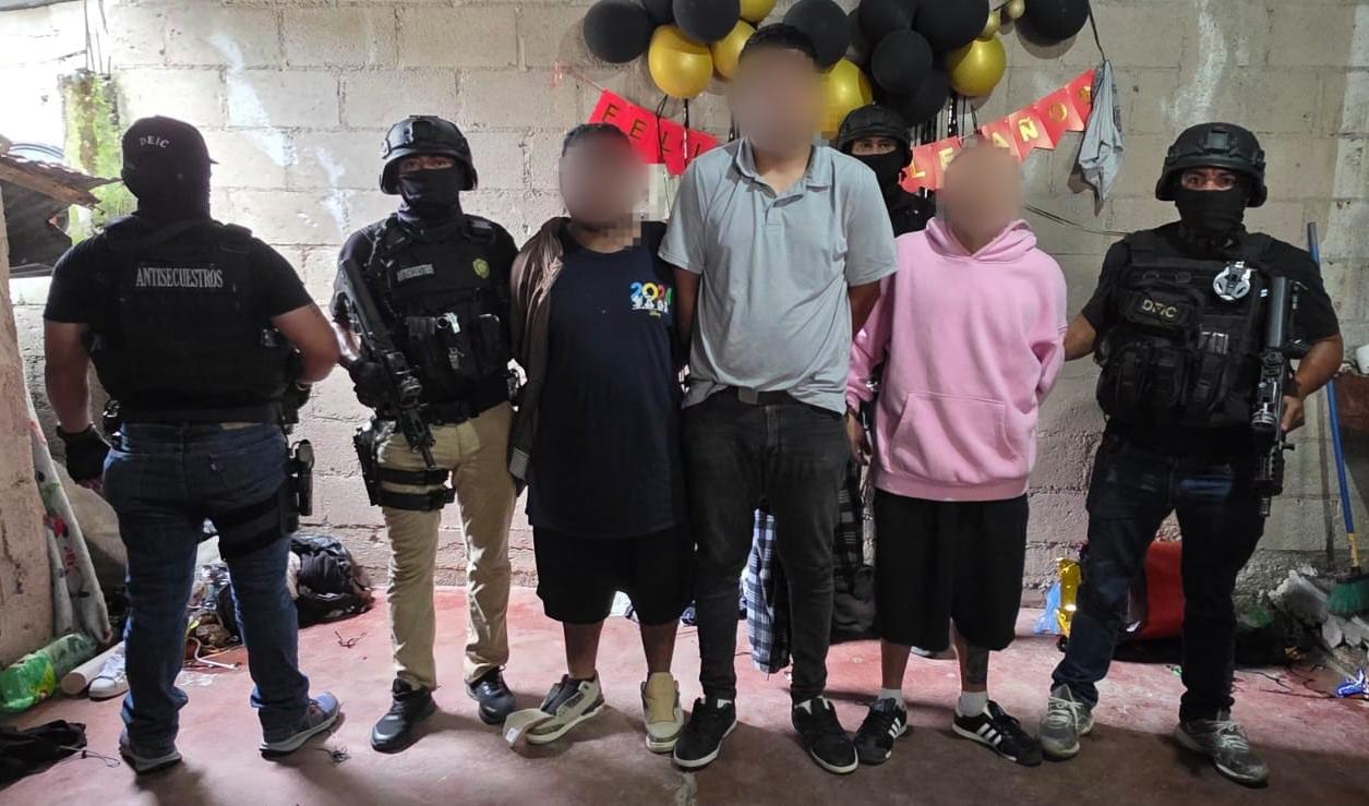 Comando Antisecuestros de la PNC rescata a secuestrado y captura a tres presuntos responsables en la zona 18