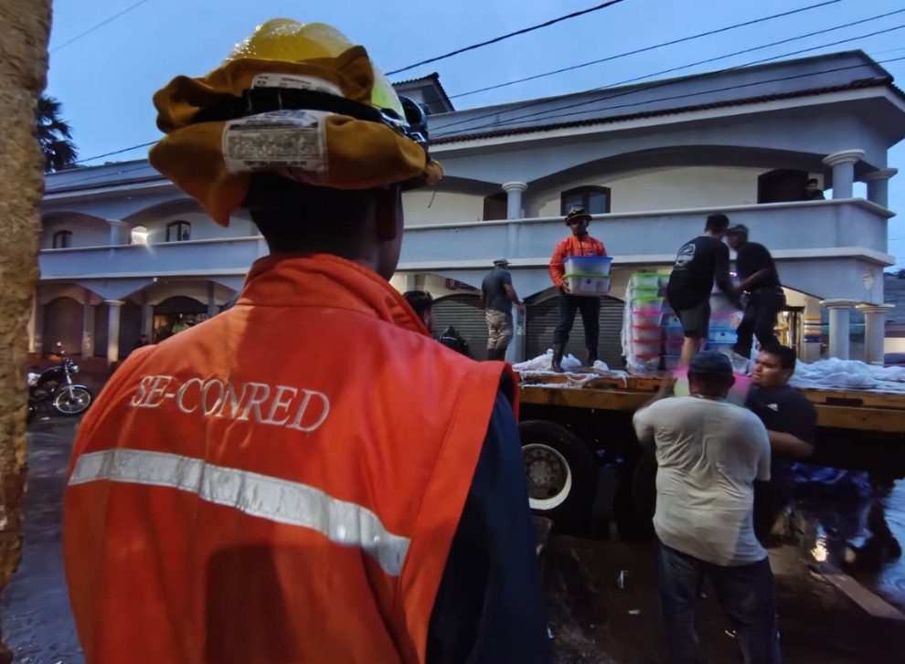 Conred entrega ayuda humanitaria a 78 familias afectadas por inundaciones en Cuilapa