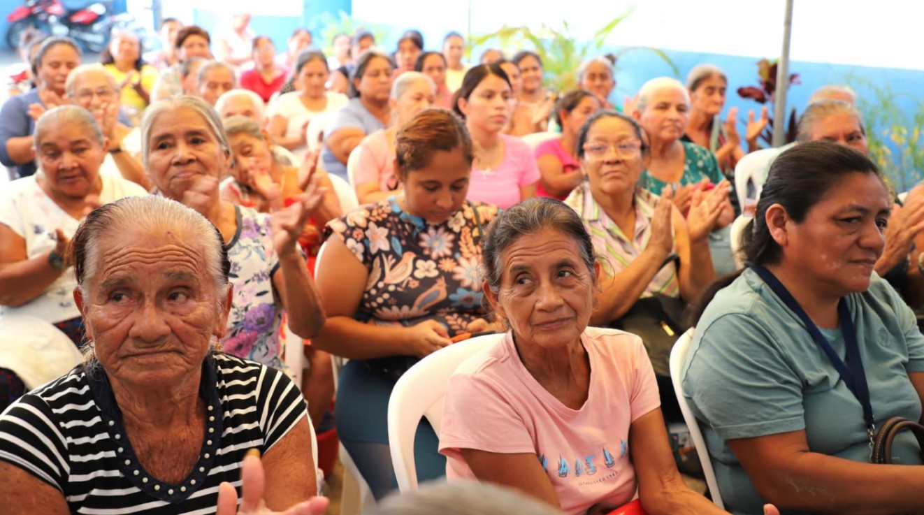 Comadronas reciben estipendio y reconocimiento especial en Retalhuleu