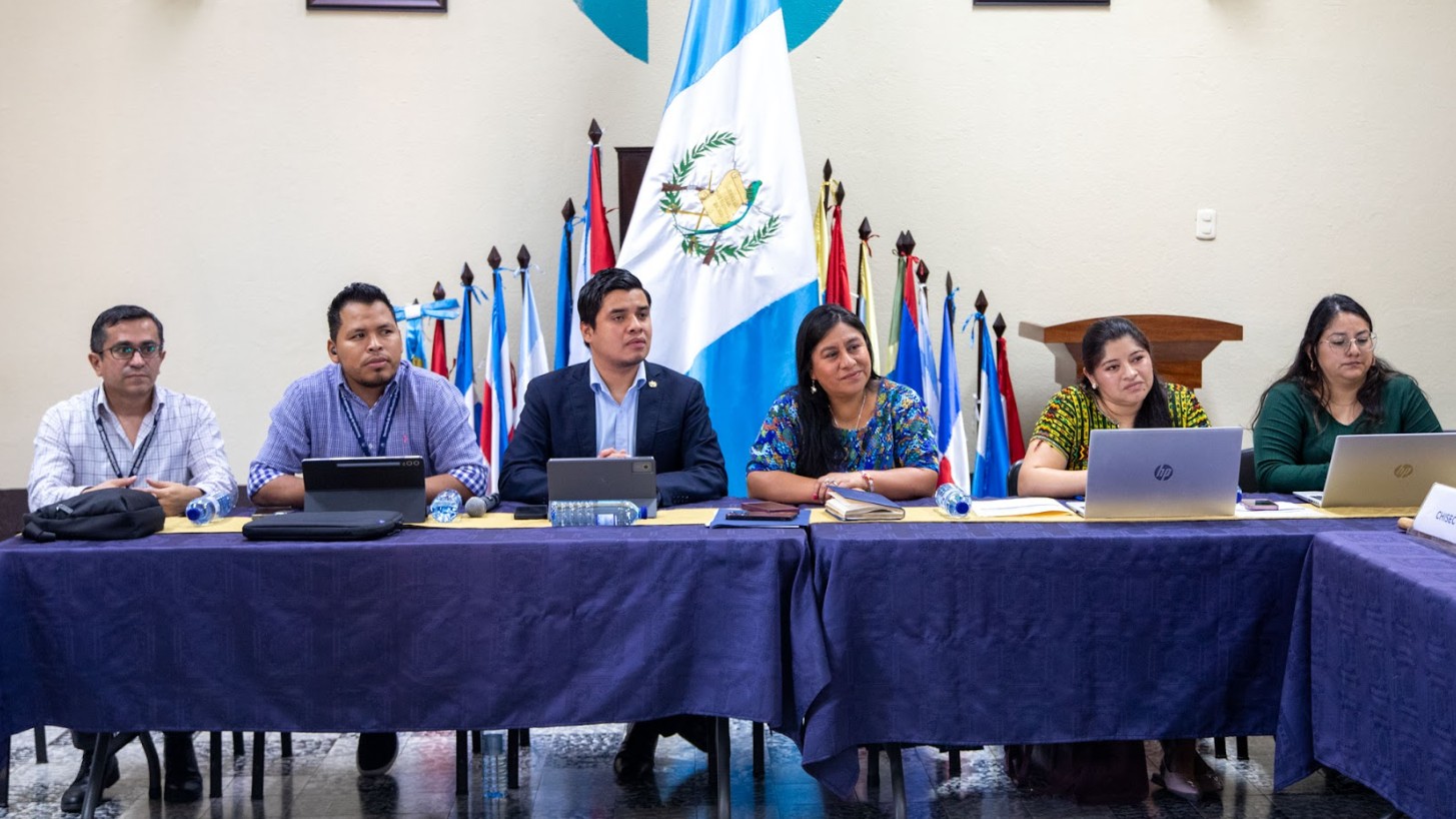 Comunidades Q’eqchi’ avanzan en seguimiento de compromisos sobre salud, educación e infraestructura en Alta Verapaz