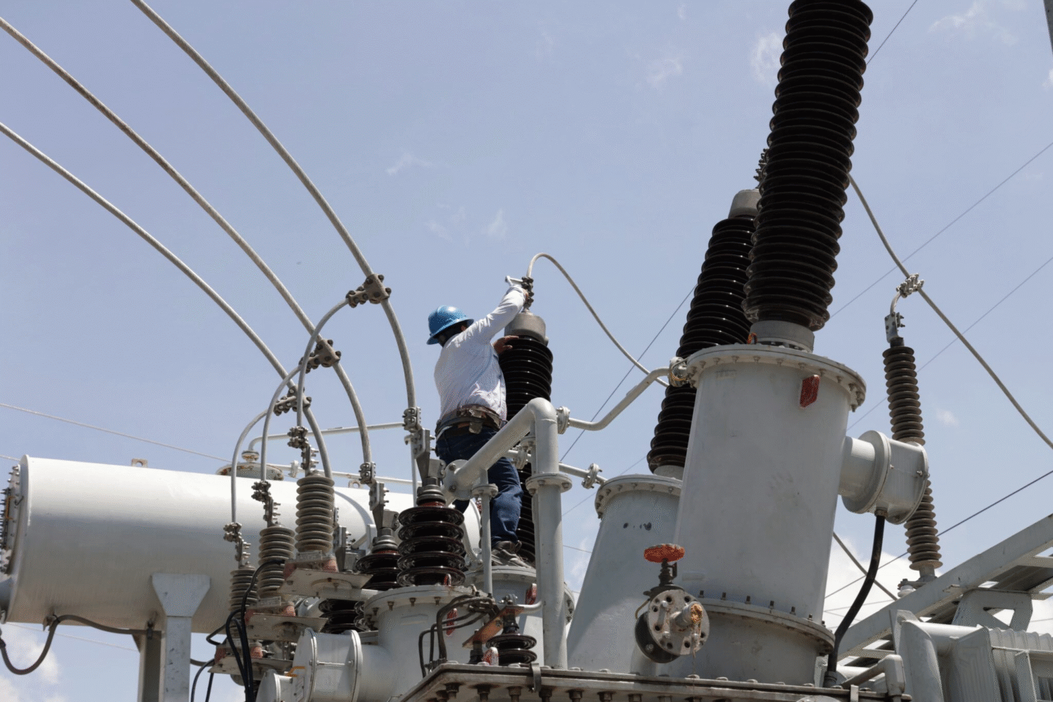 El INDE restableció la energía eléctrica al 100 % en comunidades de Huehuetenango y Quiché