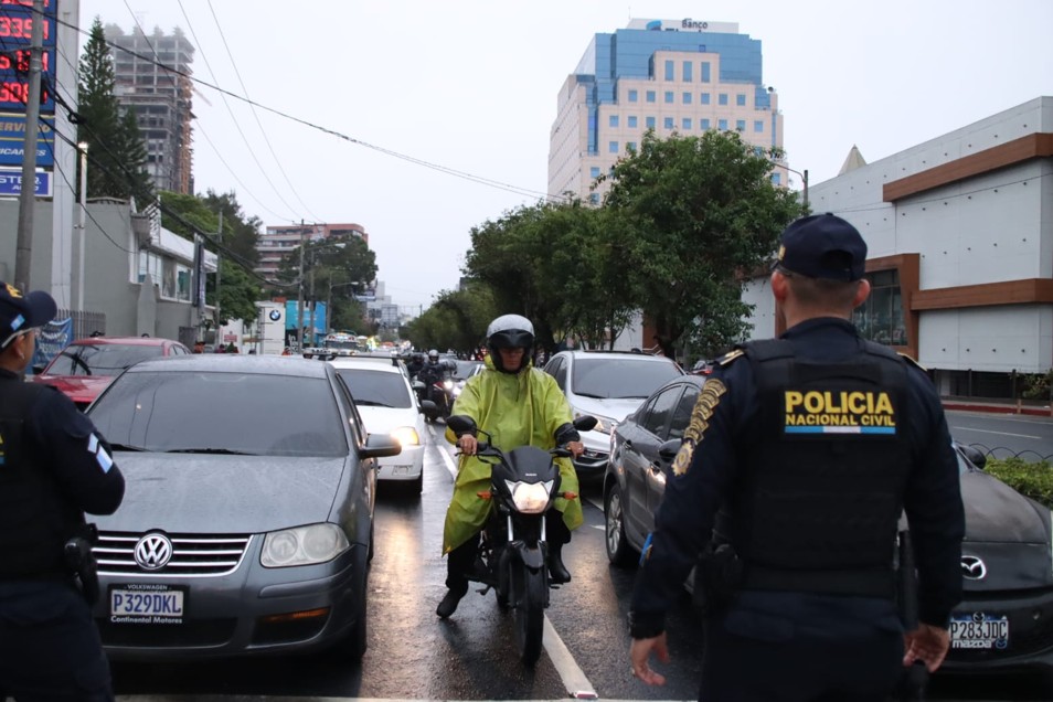 PNC desarrolla Plan Semáforo Seguro en distintos puntos de la ciudad capital