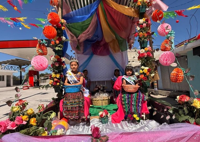 Fiesta y tradición en inauguración de feria en aldea Barranaché, Totonicapán